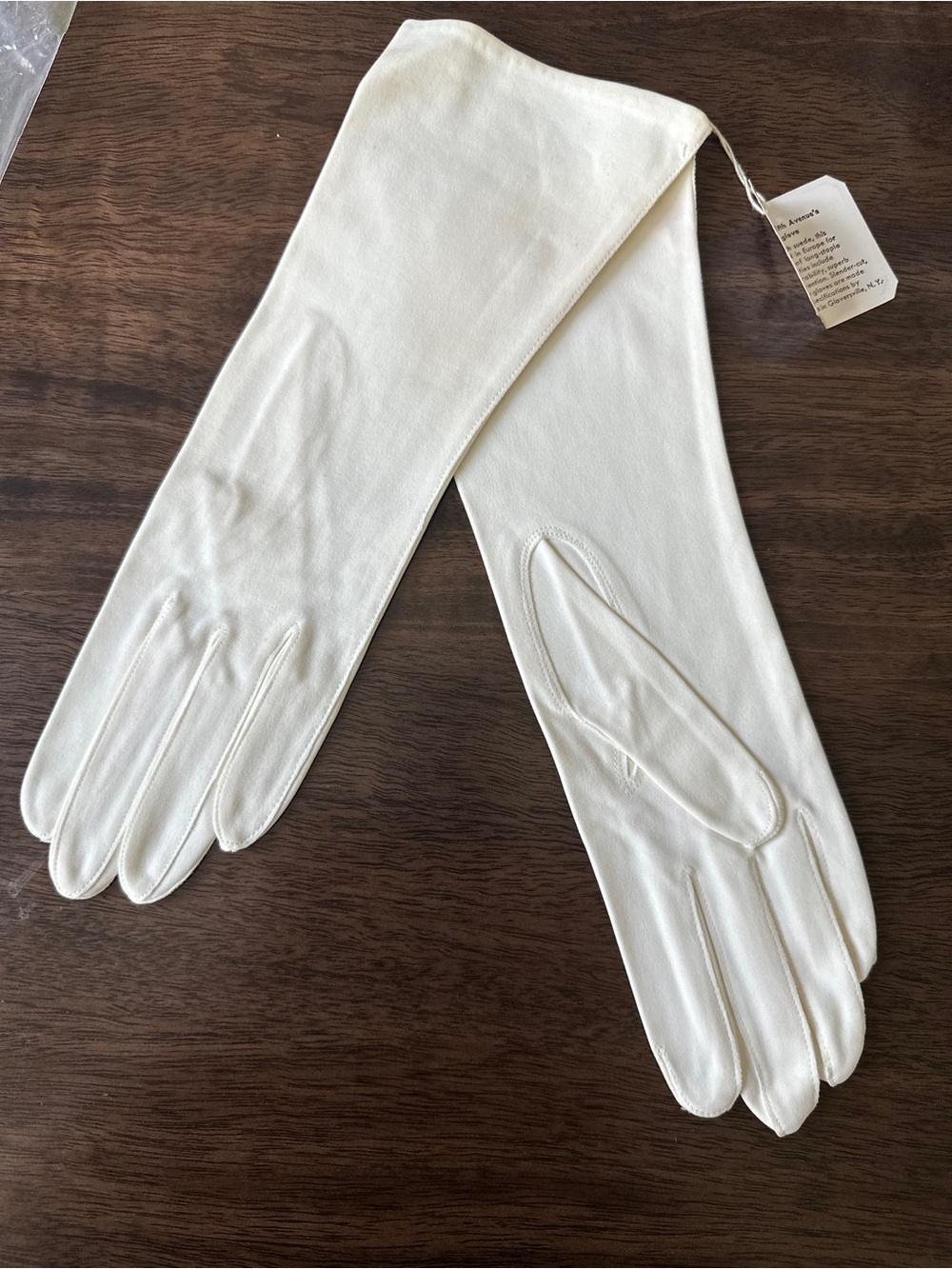 Vintage Saks Fifth Avenue Dovalure Off-White Mid-Length Gloves NWT